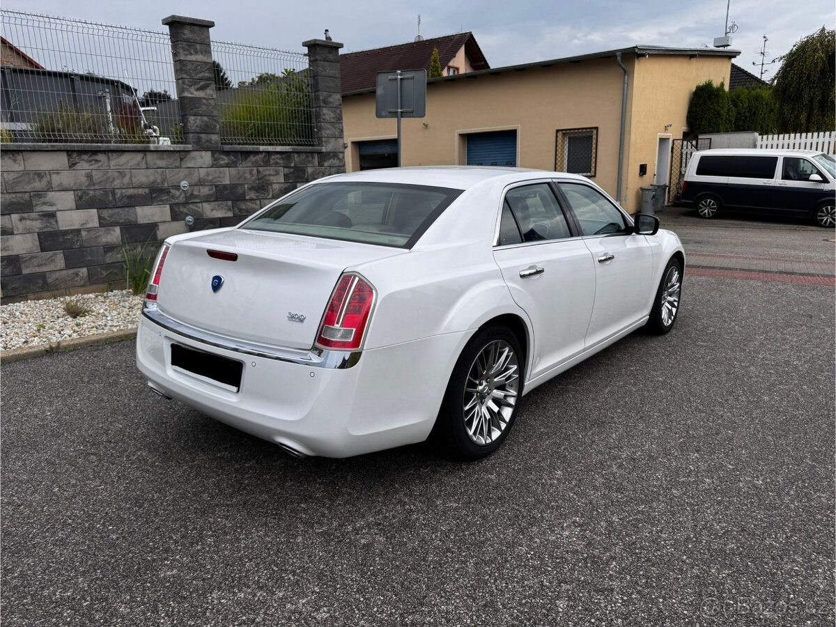 Lancia Thema-Chrysler 300 C - 4