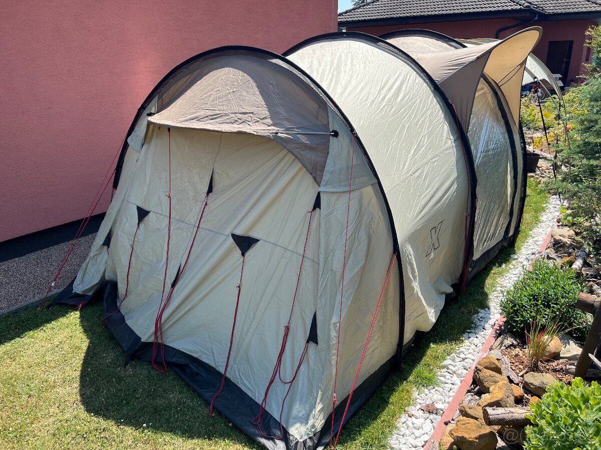 Coleman Mackenzie X4 - 4