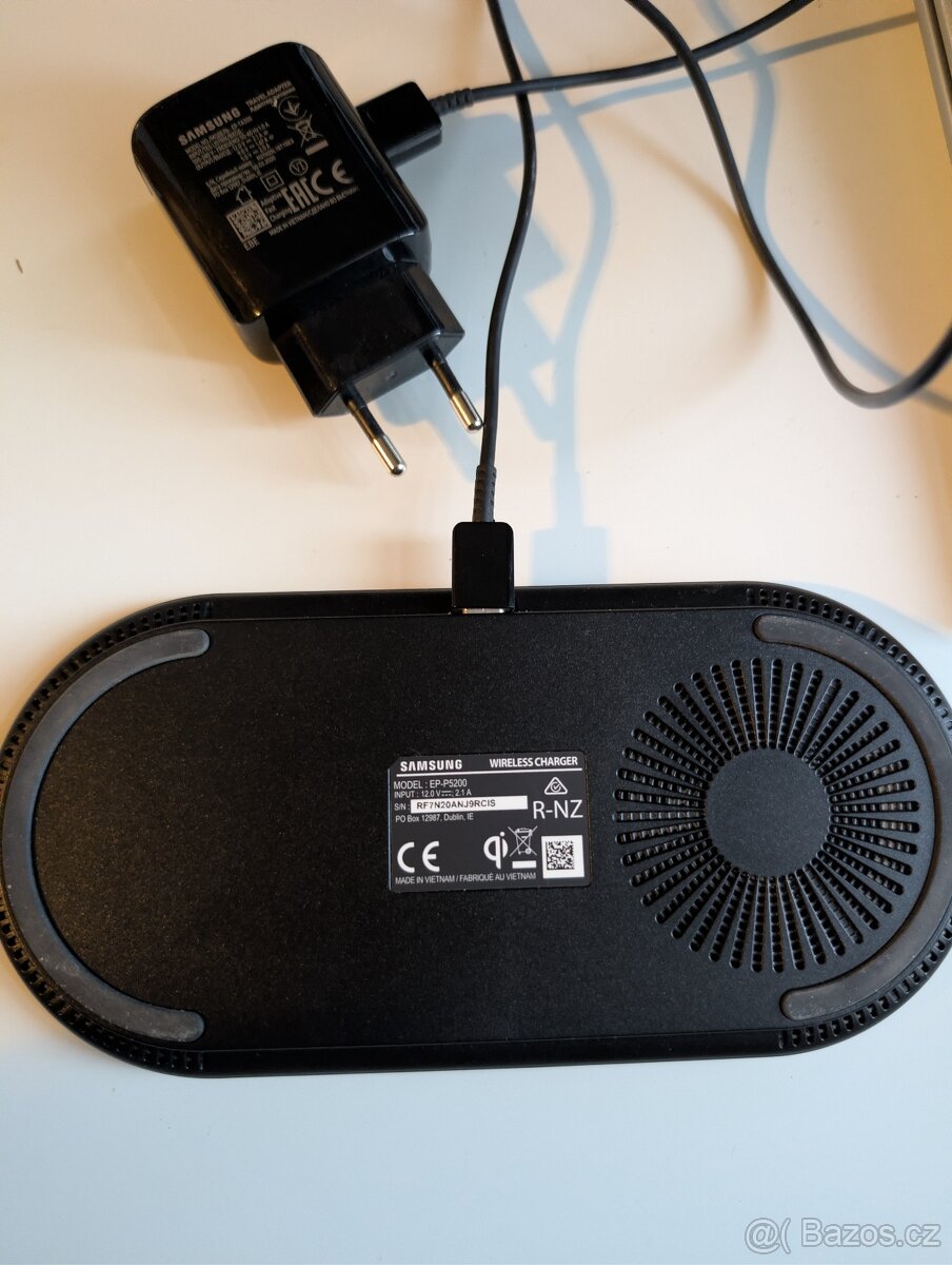 Samsung dvouplotnová nabíjecí podložka EP-P5200 - 4