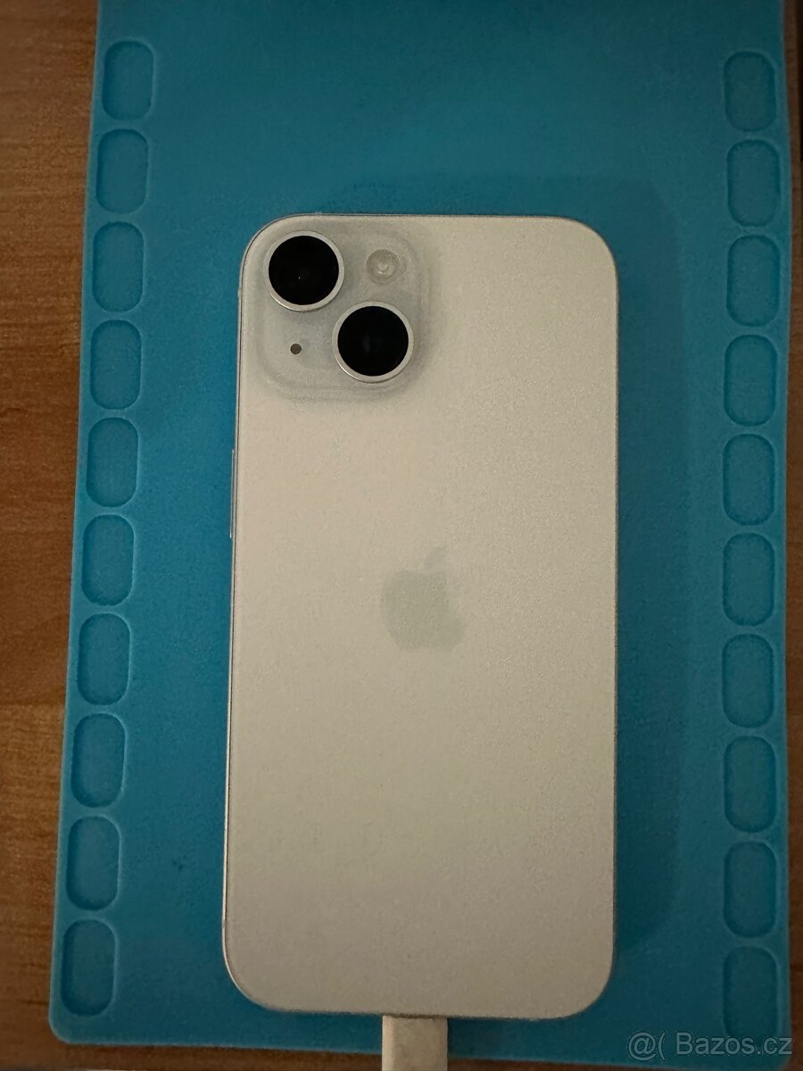 iPhone 15 – 128 GB – světle modrá – 96 % baterie – TOP STAV - 4