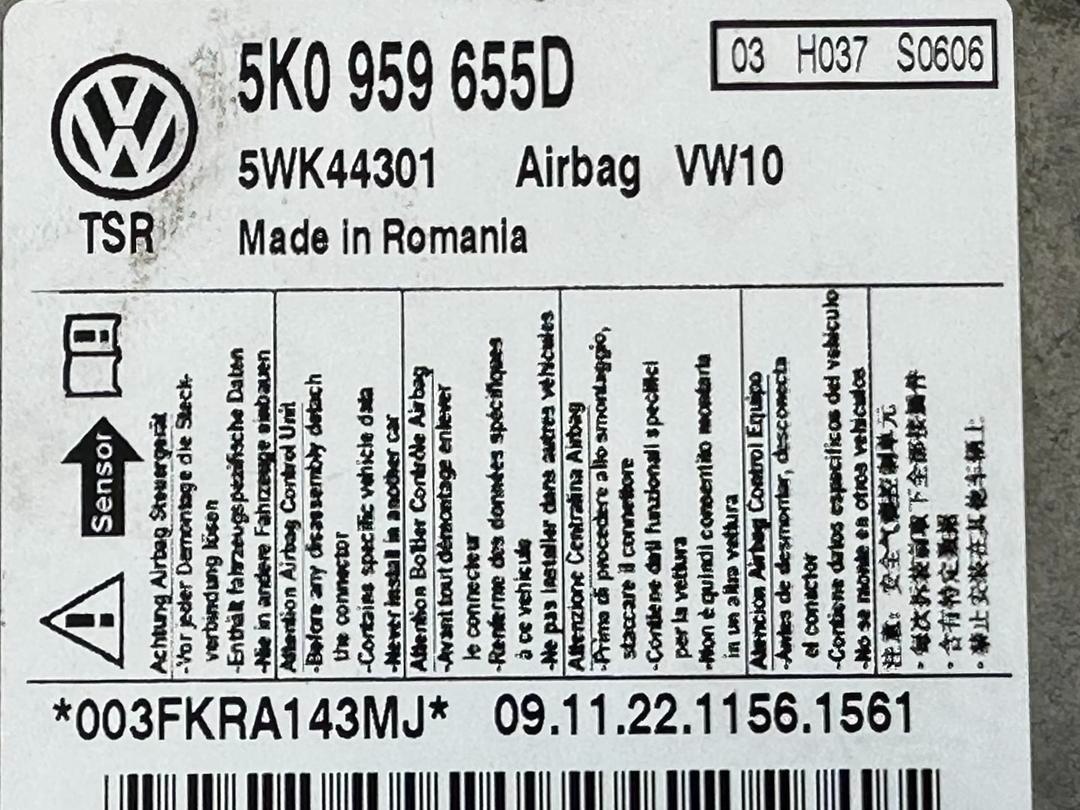 Řídící jednotka airbagů 5K0959655D VW Golf 6 r.v. 2010 - 4