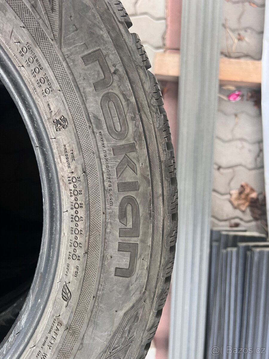 Zipni pneu Nokian 225/60/17 - 4