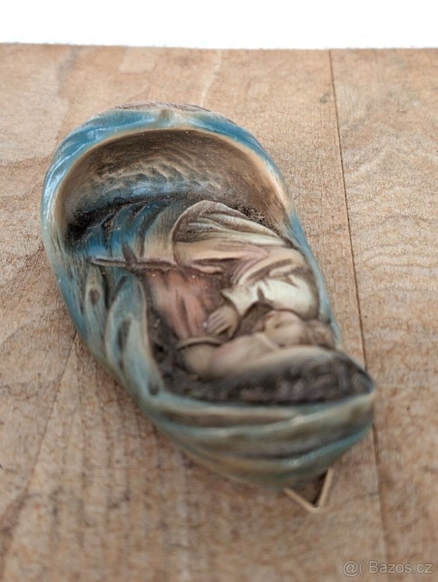 V náruči Panny Marie - Nástěnná kropenka. - 4