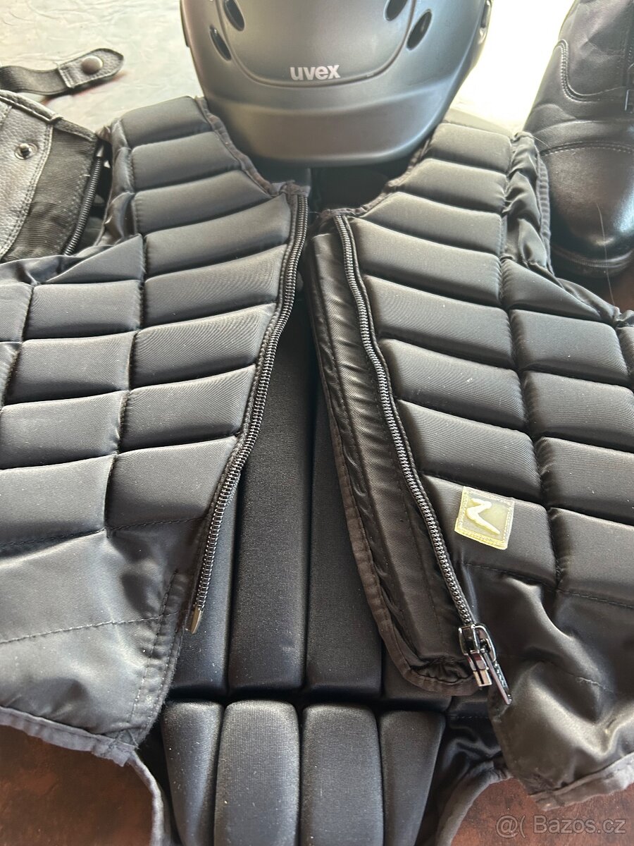 Bezpečnostní vesta na koně, 2x boty, helma, chapsy - dětské - 4