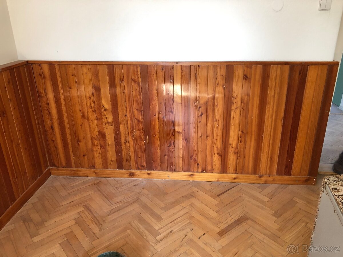 Modřínova postel,dřezový stůl,peřináč,poličky,obklad sten - 4