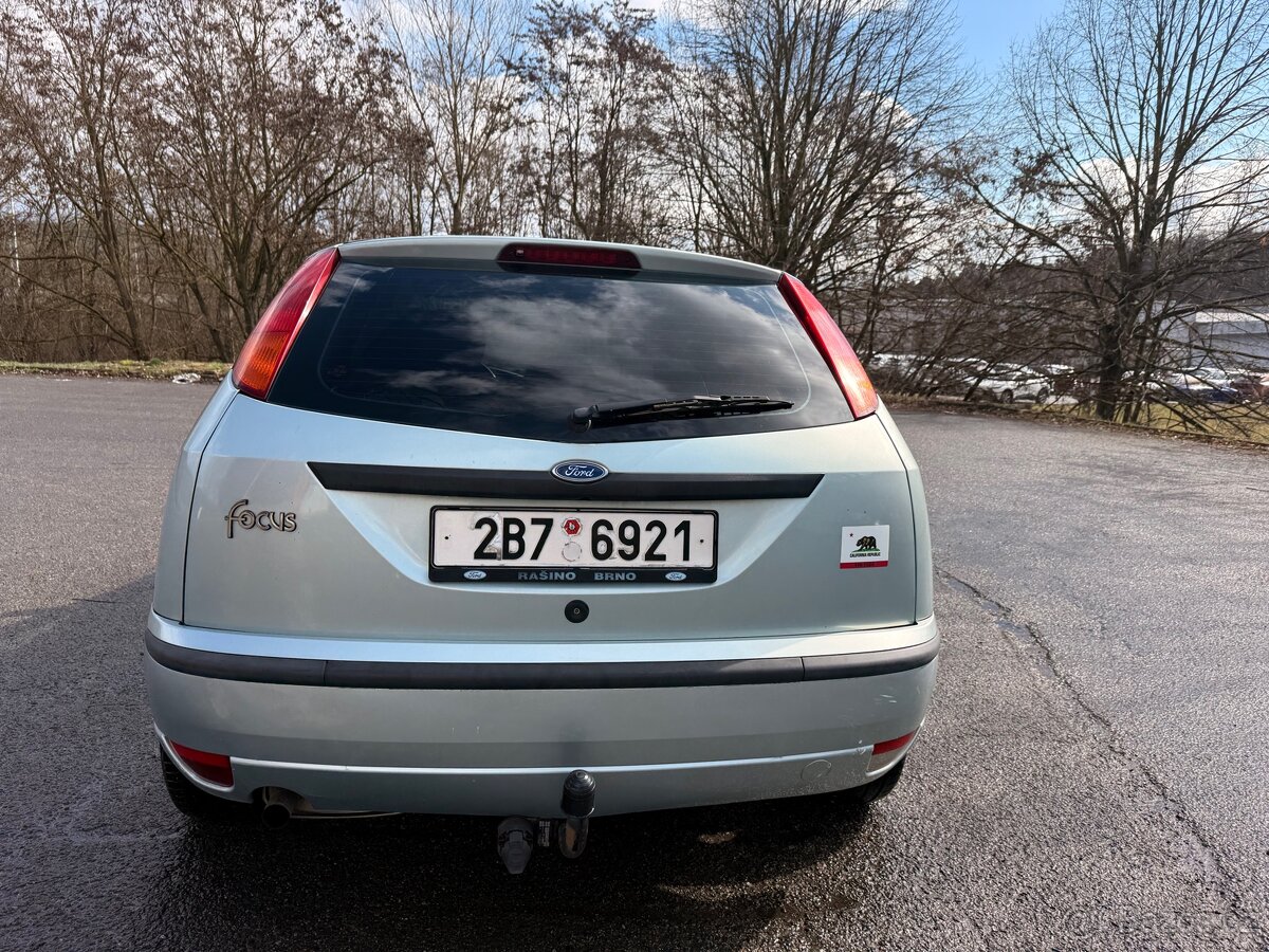 Ford Focus r. 2004 - 4