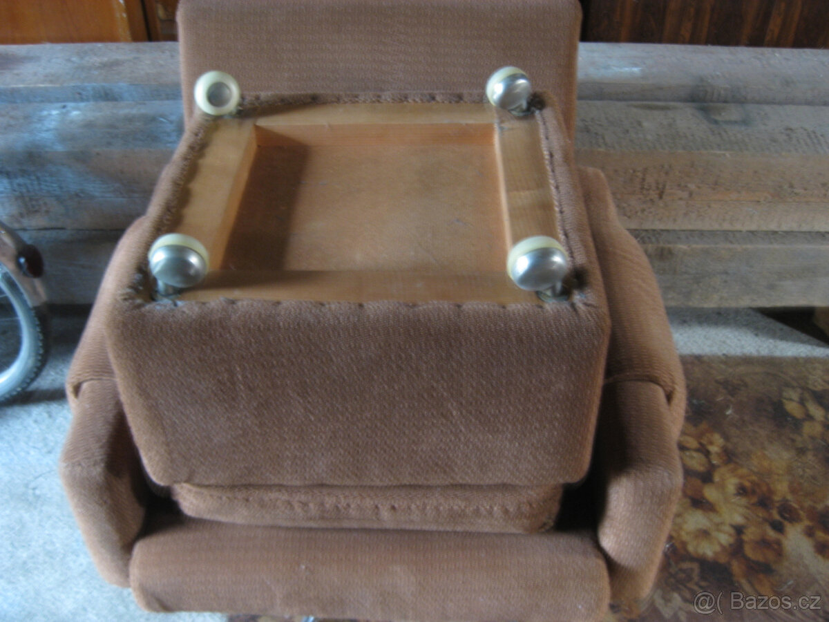 Stolek a Taburet - 4