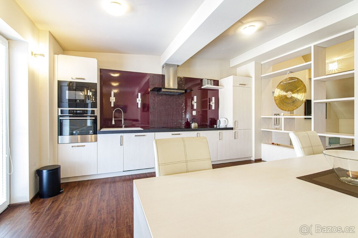 Pronájem nadstandardního bytu 2+kk - 4