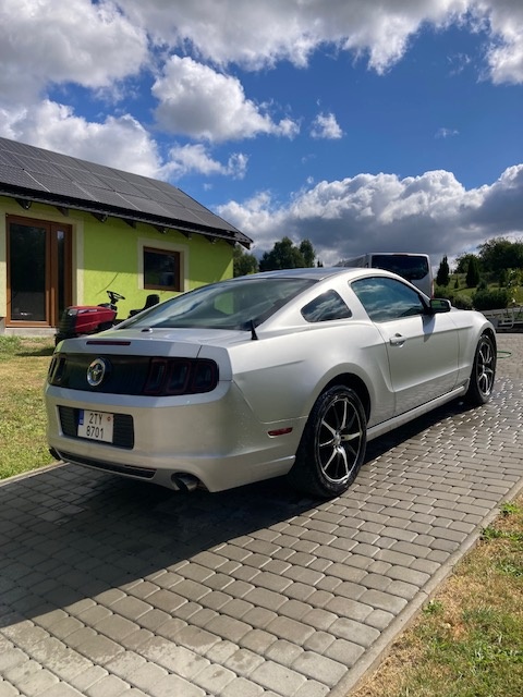 Ford Mustang - 4