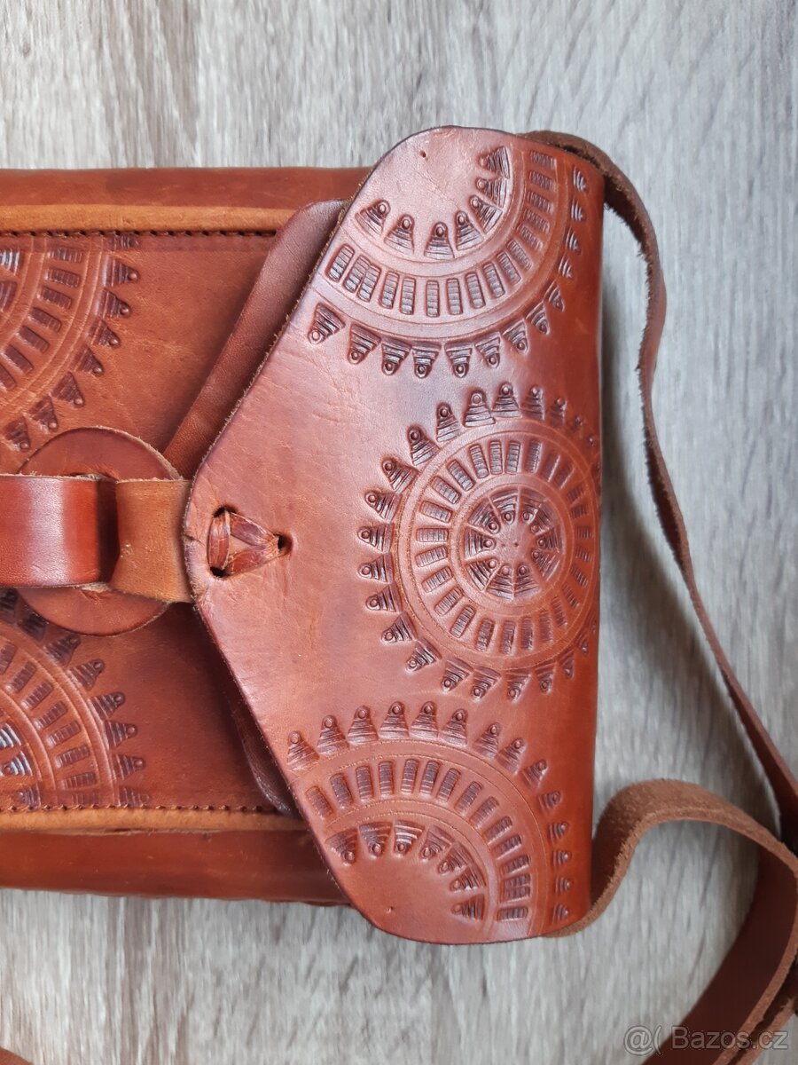 Kožená crossbody kabelka - 4