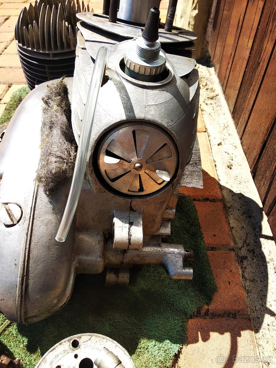 Jawa 250/353 motor - 4