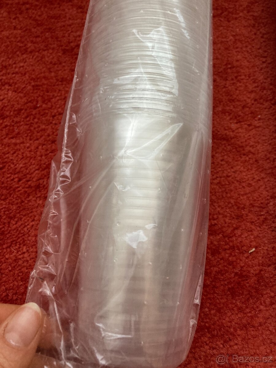 Plastové kelímky různé velikosti - 4