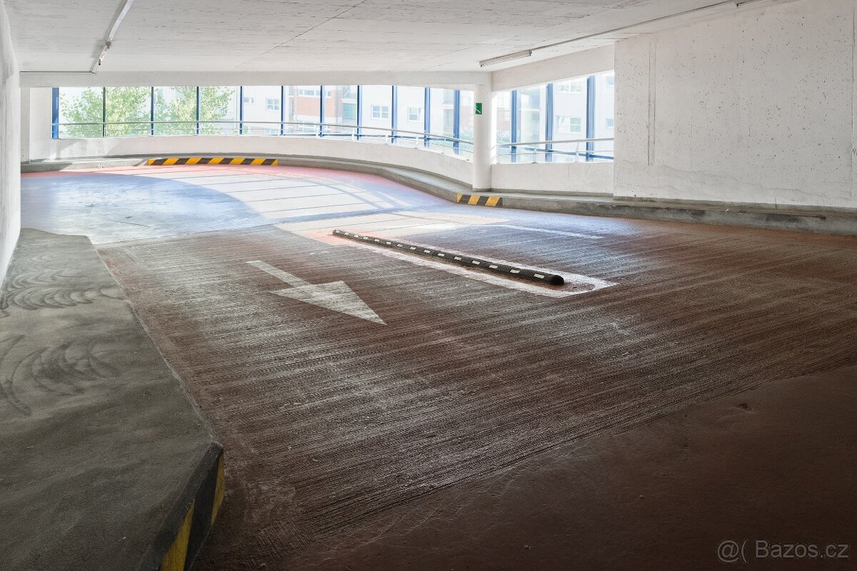 Parkovací místo - Praha 9 - Vysočany - 4