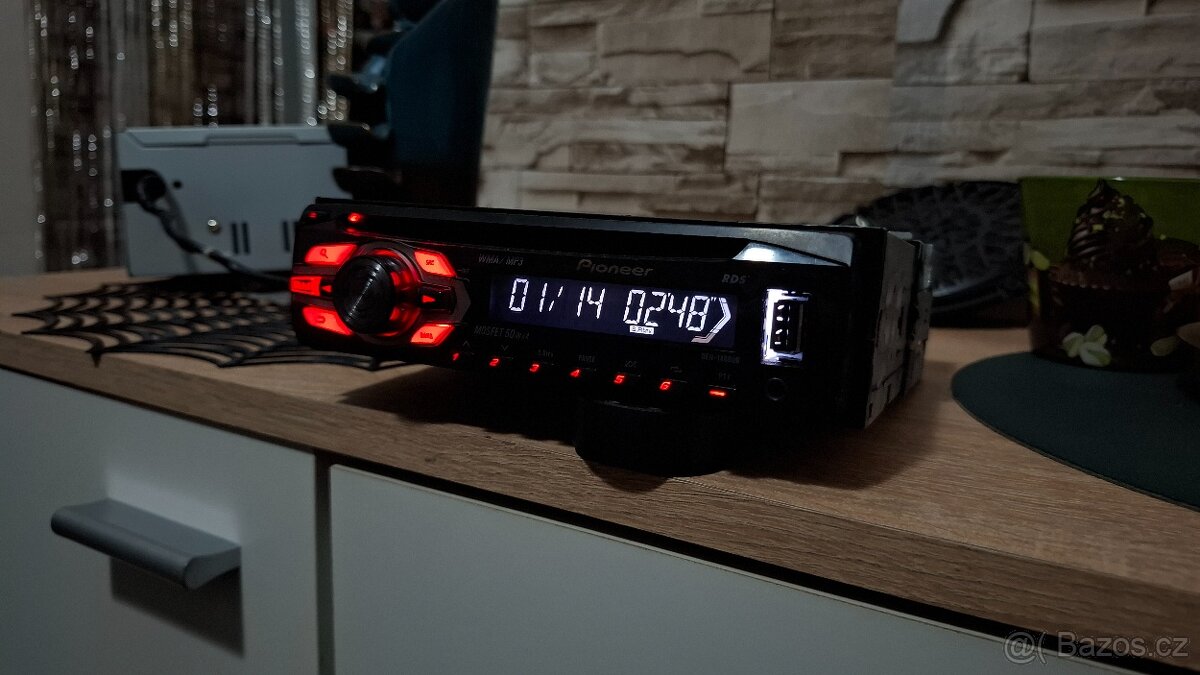 Pioneer DEH-1400UB - 4