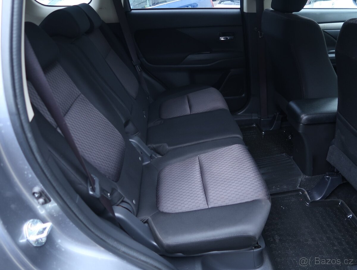 Mitsubishi Outlander - 4