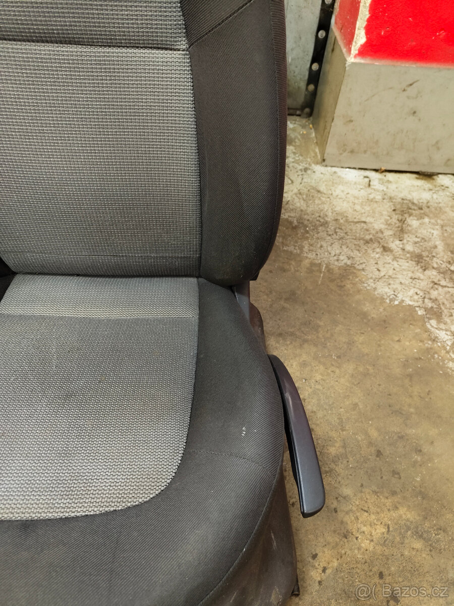 Sedačky Fabia 1 - černé, šedý střed - 4