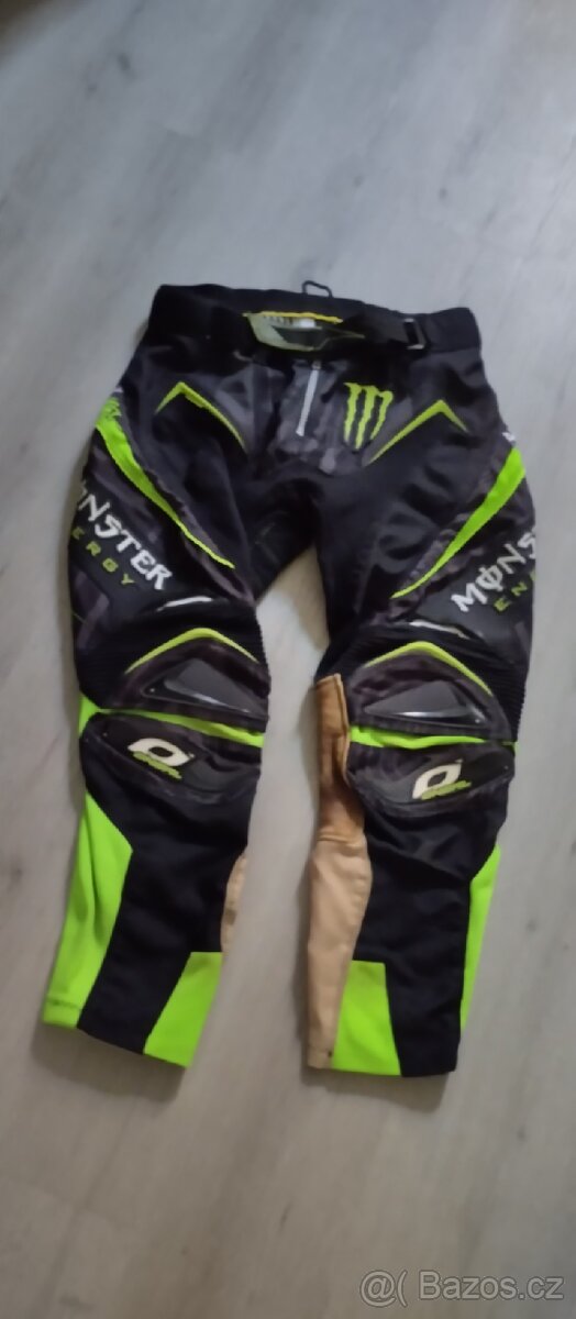 Oblečeni na motokros - 4