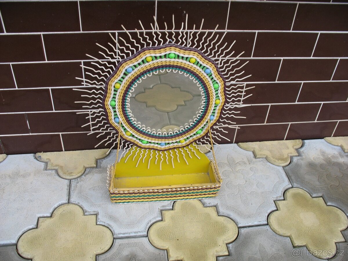 Dřevěný soudek, džbán a solnička, ozdobný podnos, aj. - 4