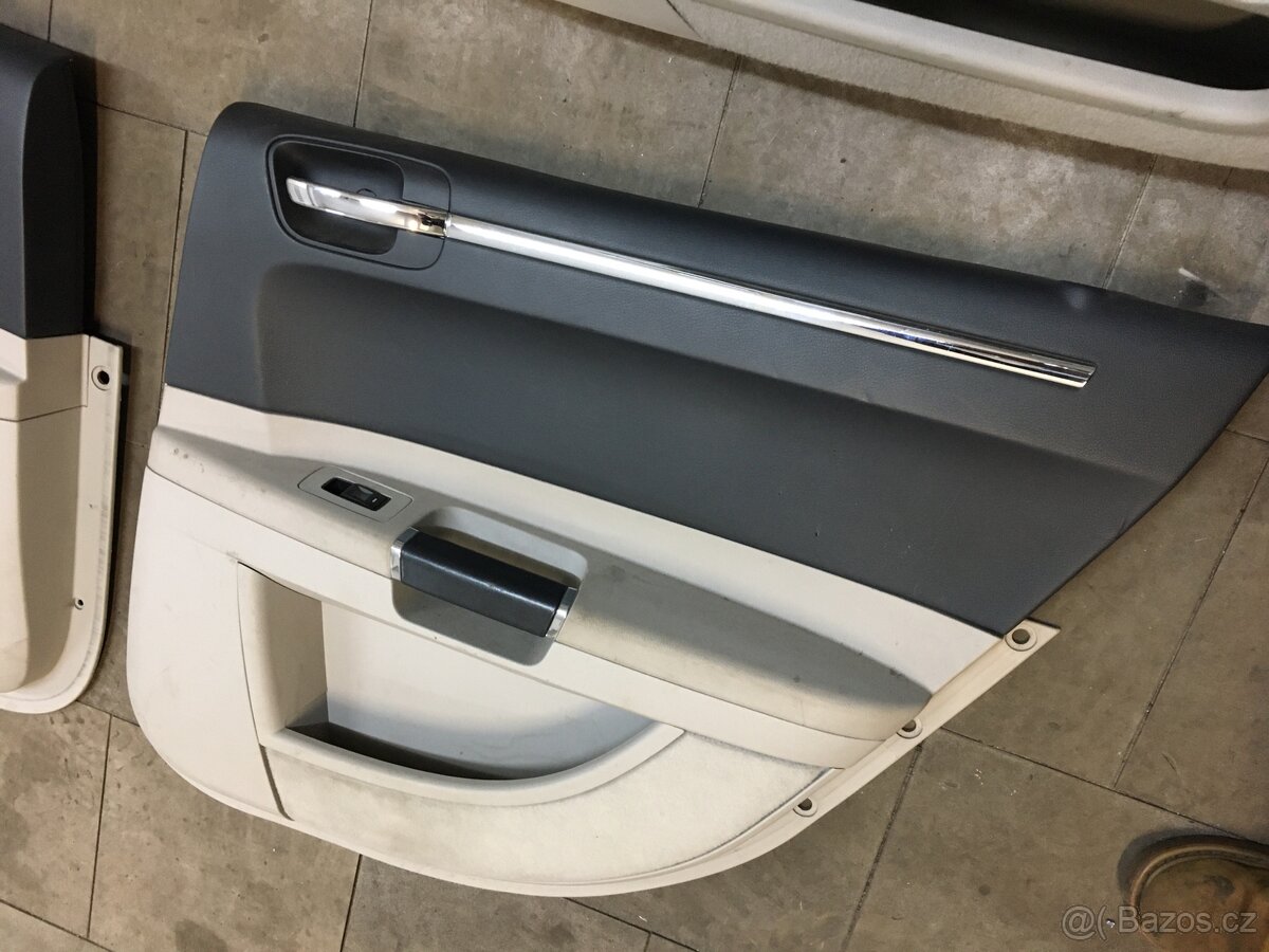 Chrysler 300C obložení dveří. - 4