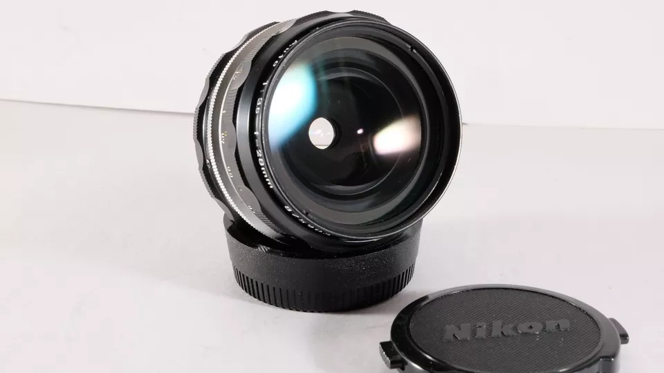 Objektiv NIKKOR - H Auto 3.5/28 mm - 4