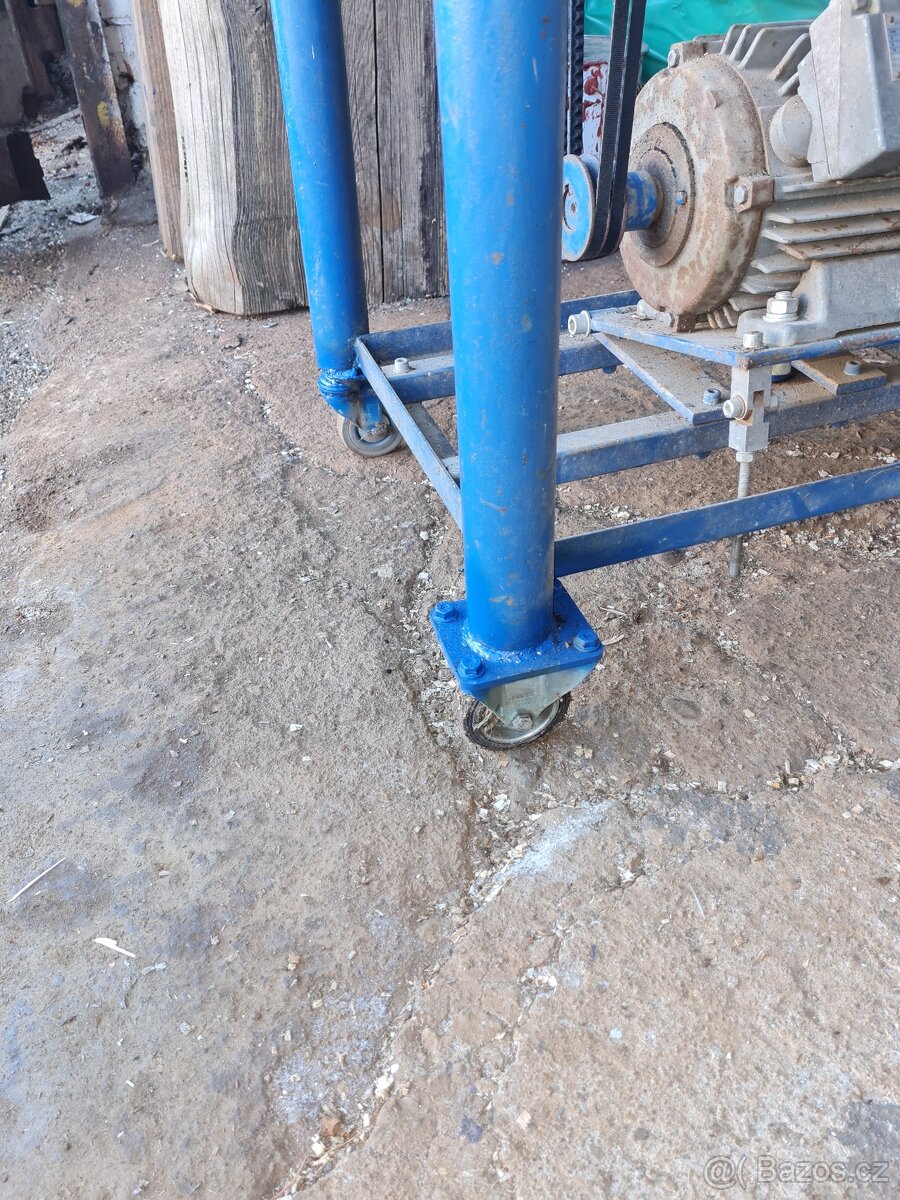 VŘETENOVÁ ŠTÍPAČKA NA DŘEVO - 4