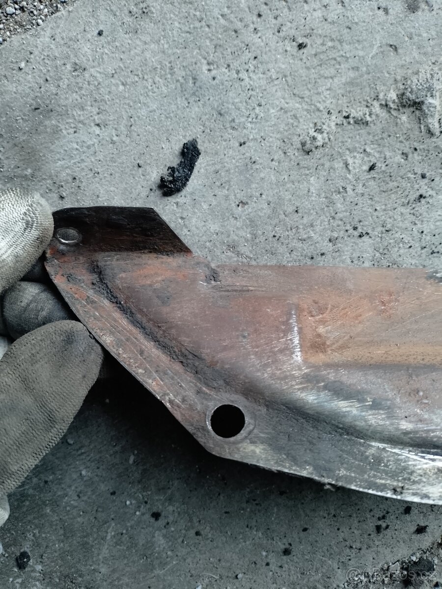 Škoda 105L 120L Rapid plech motoru - 4