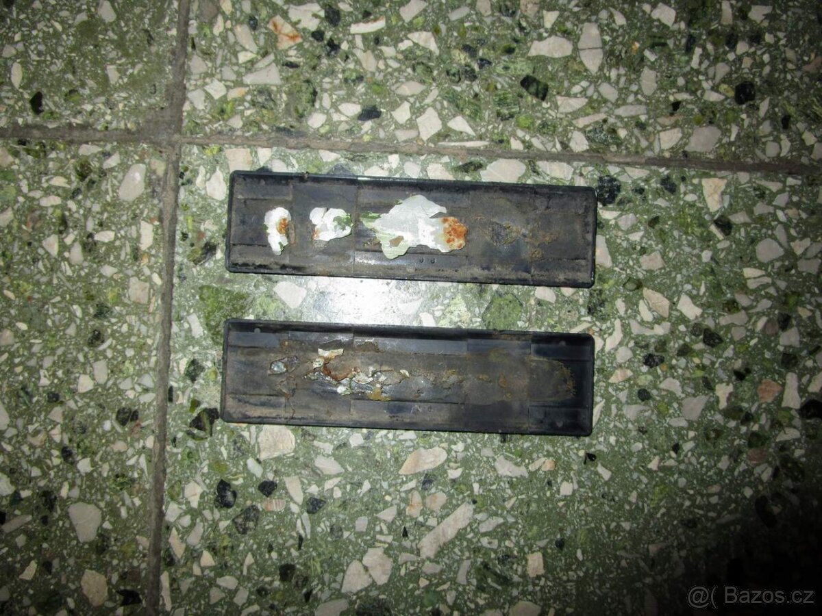 ND FIAT 127 LIŠTY DVEŘÍ VČETNĚ ZNAKU 900/C. - 4