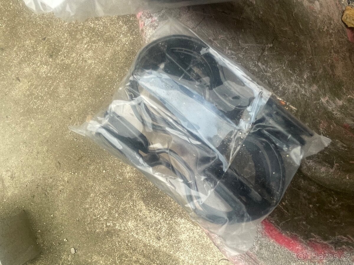 NOVE Plotove sloupky 100cm, prumer 3cm - 4