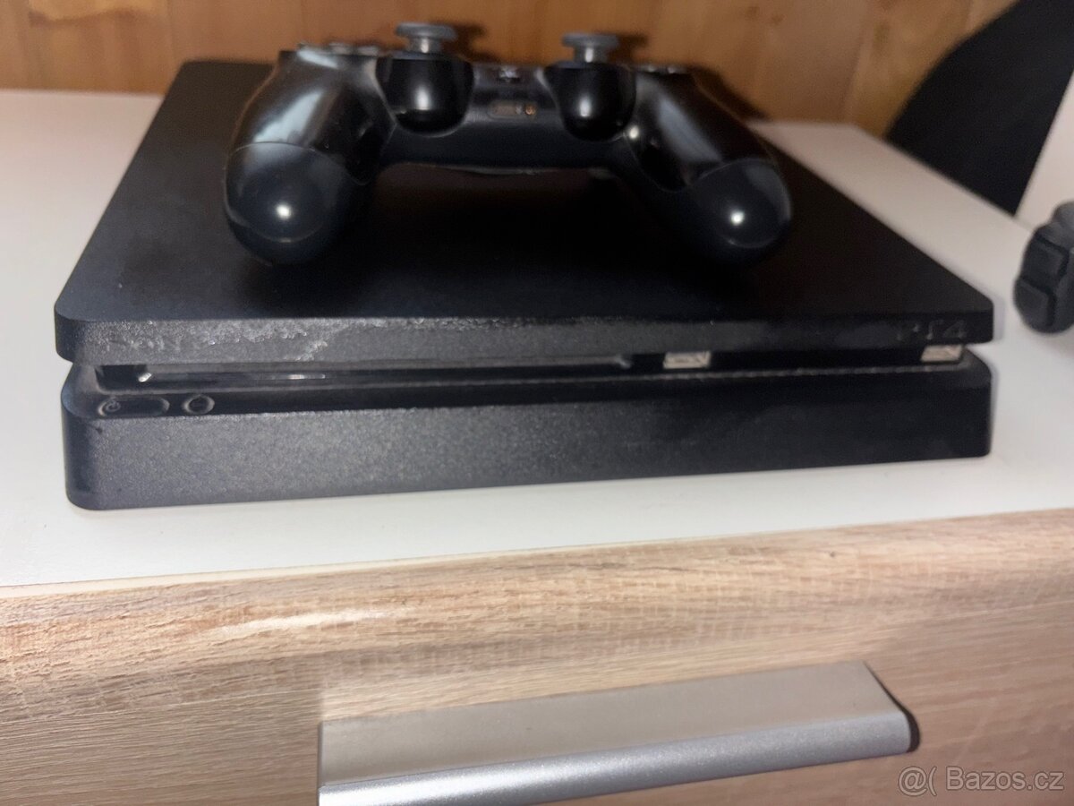 Playstation 4 + ovladač - 4