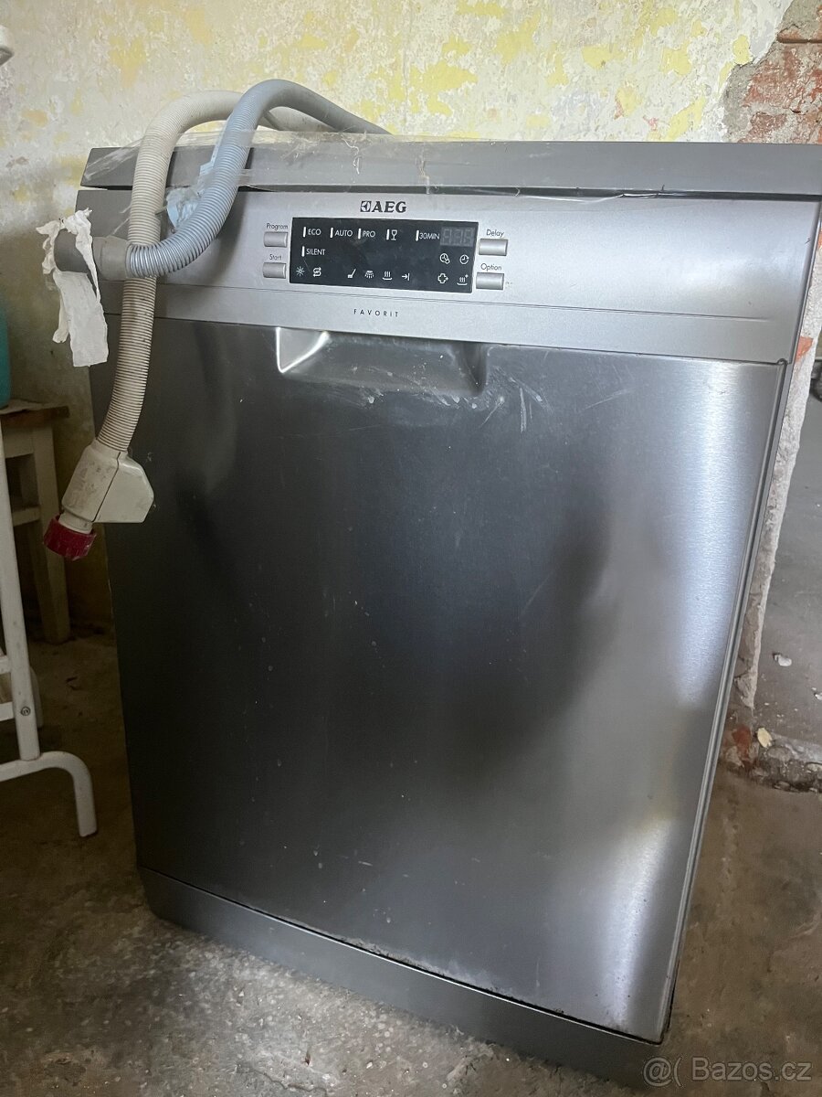 Nefunkční myčka a sušička AEG - 4