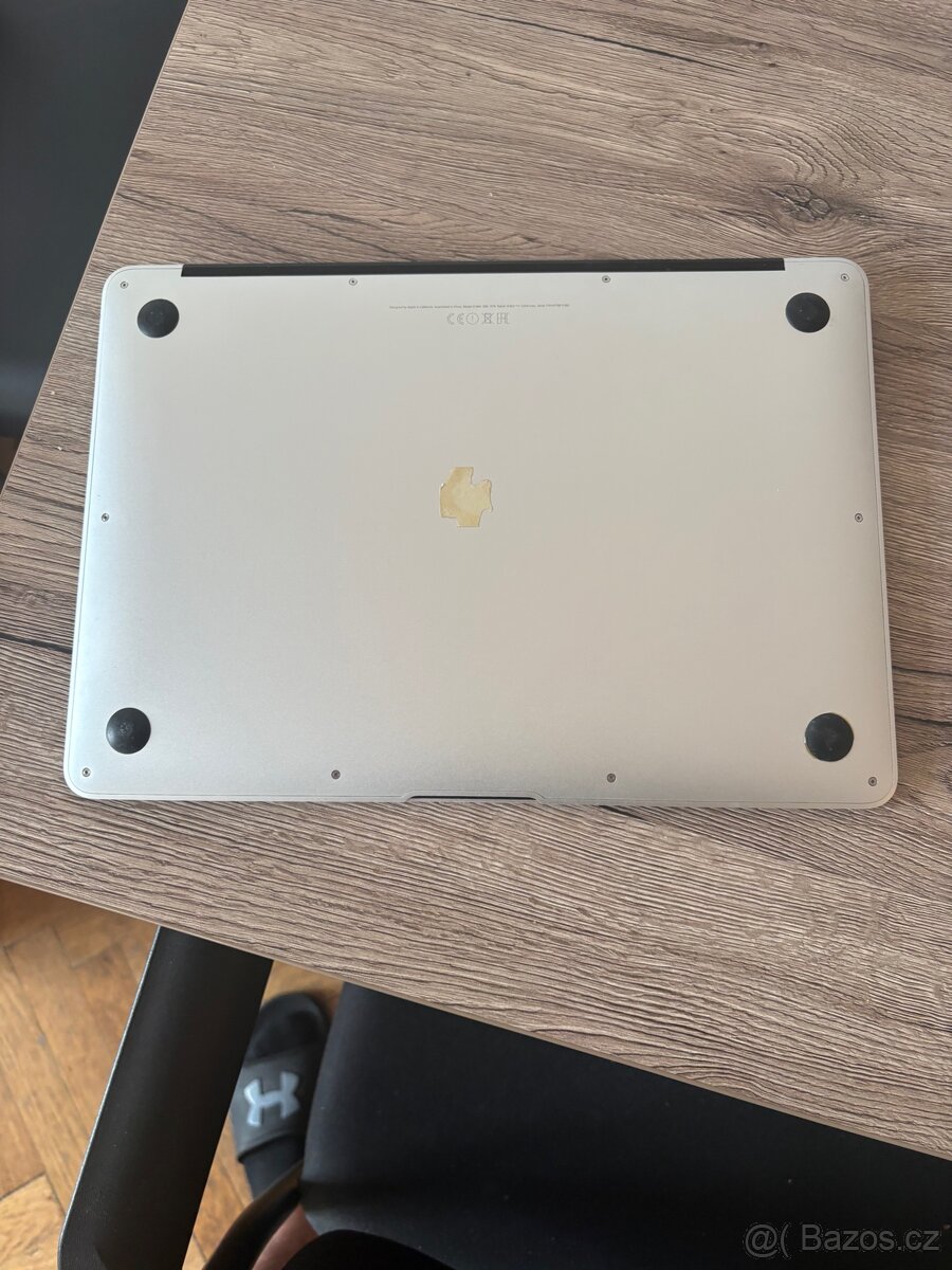 MacBook Air 13” (2017) – Intel i5, 8 GB RAM, macOS Monterey - 4