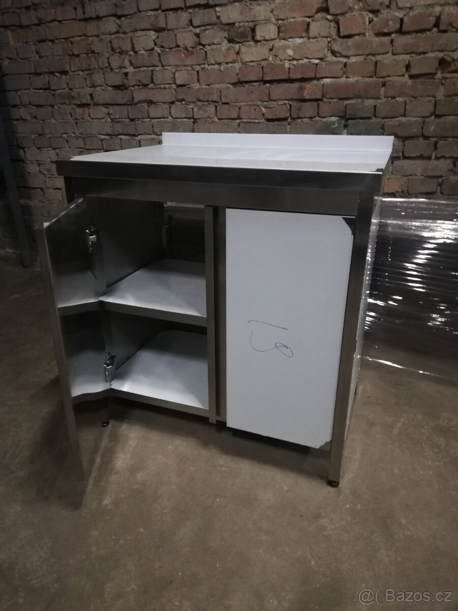 Nerezový pracovní stůl se dvěma policemi - 4