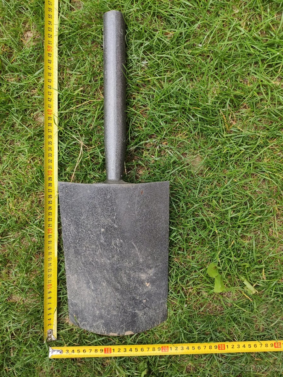 rýč z masivního železa 700 Kč - 4