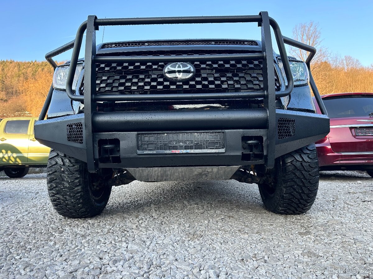 2017 Toyota Tundra Platinum 1794 5,7 V8 kola 35” lift 3”