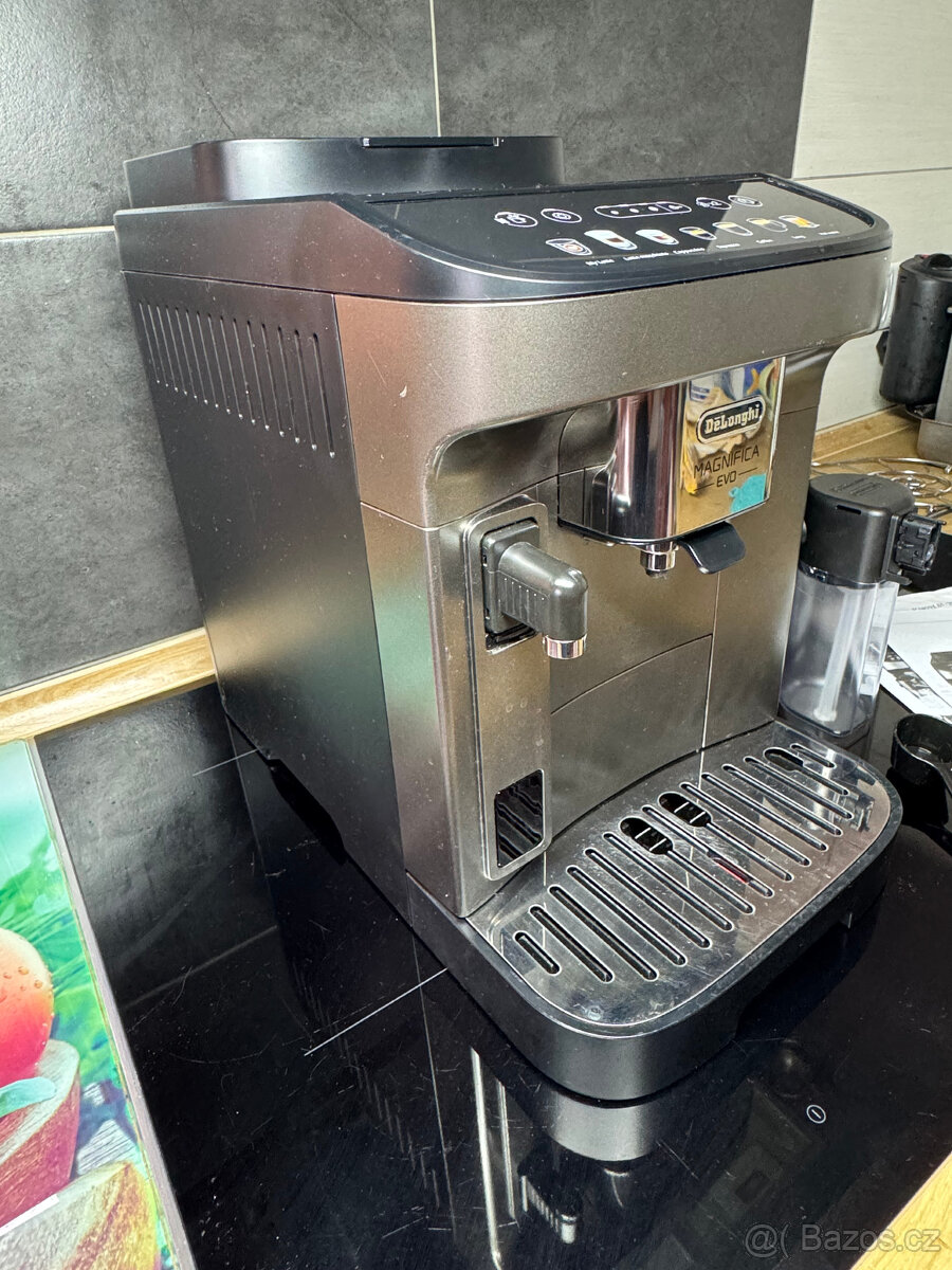 Automatický kávovar De'Longhi Magnifica Evo - TOP - 4