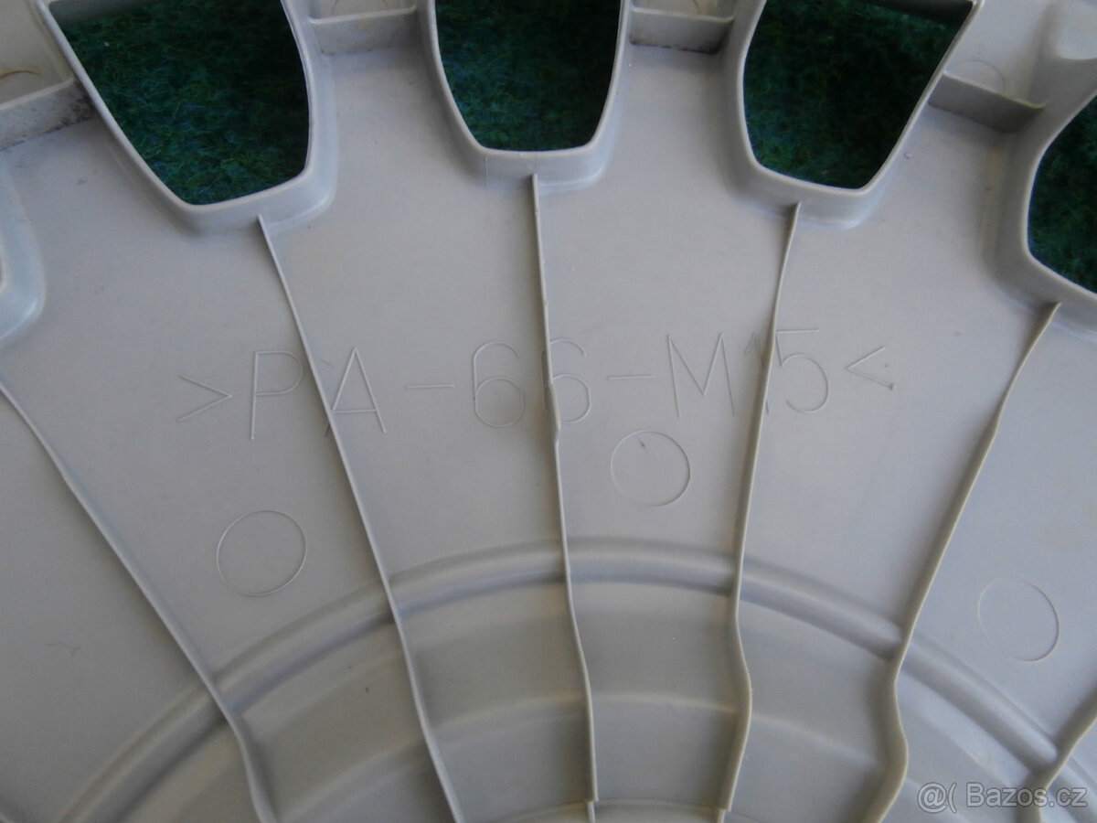 Poklice VW 15" - originál Golf - nová - 1ks - 4