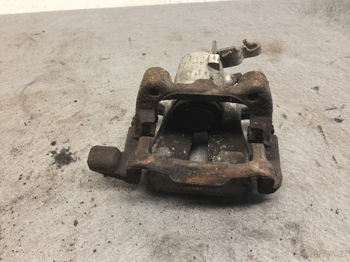 ŠKODA OCTAVIA 2 2004-2013 - PRAVÝ ZADNÍ BRZDIČ 41mm - 4