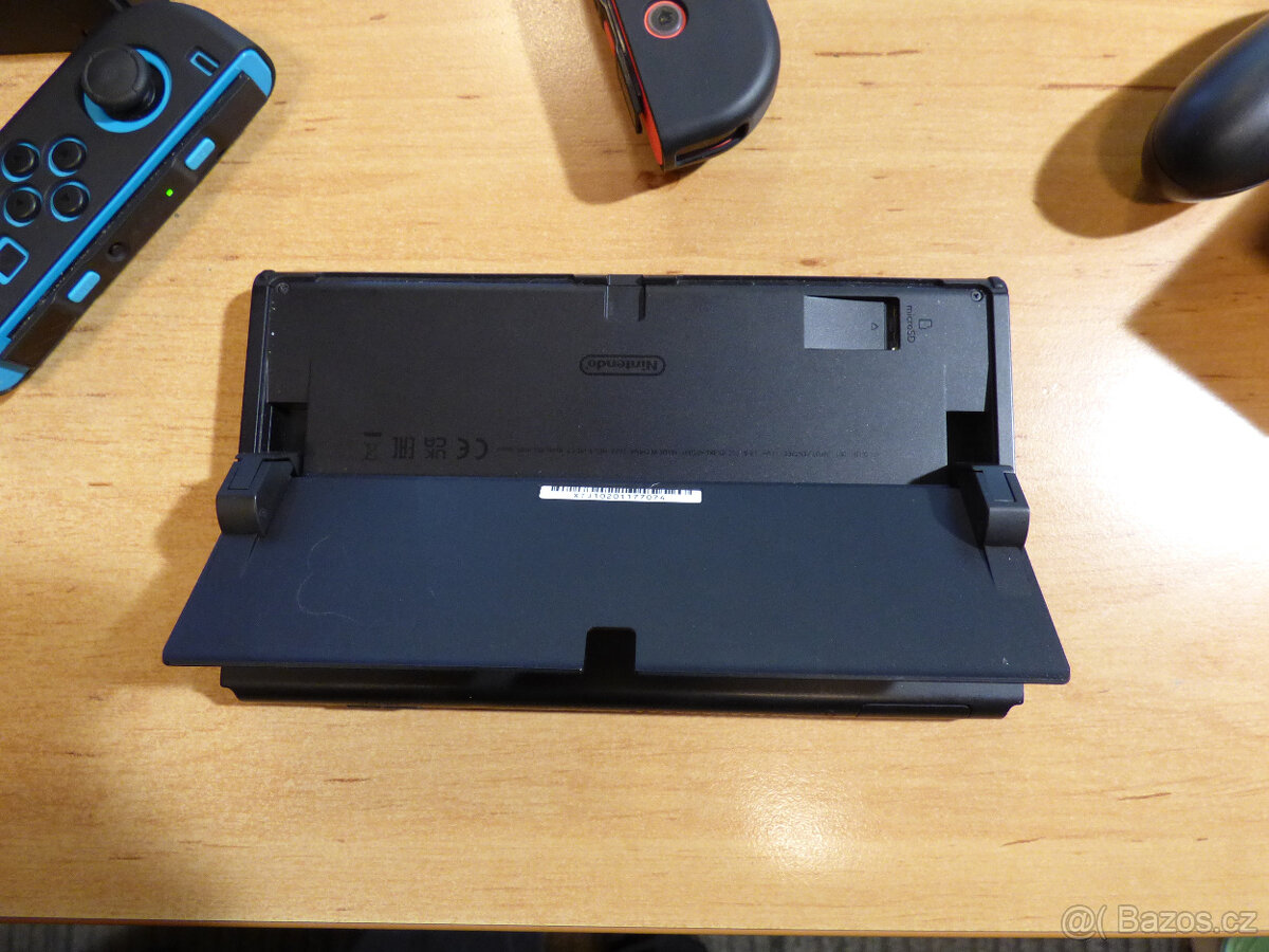 Herní konzole Nintendo Switch s příbalem - 4