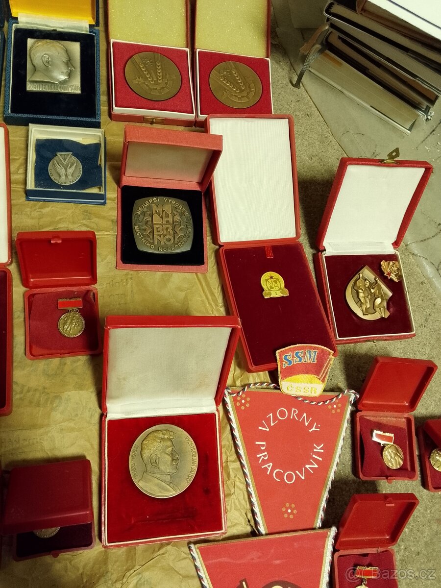 Různé medaile - 4
