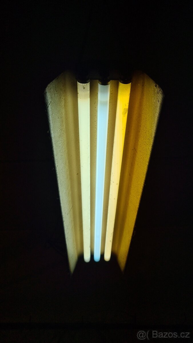 Staré zářivkové svítidlo - 4