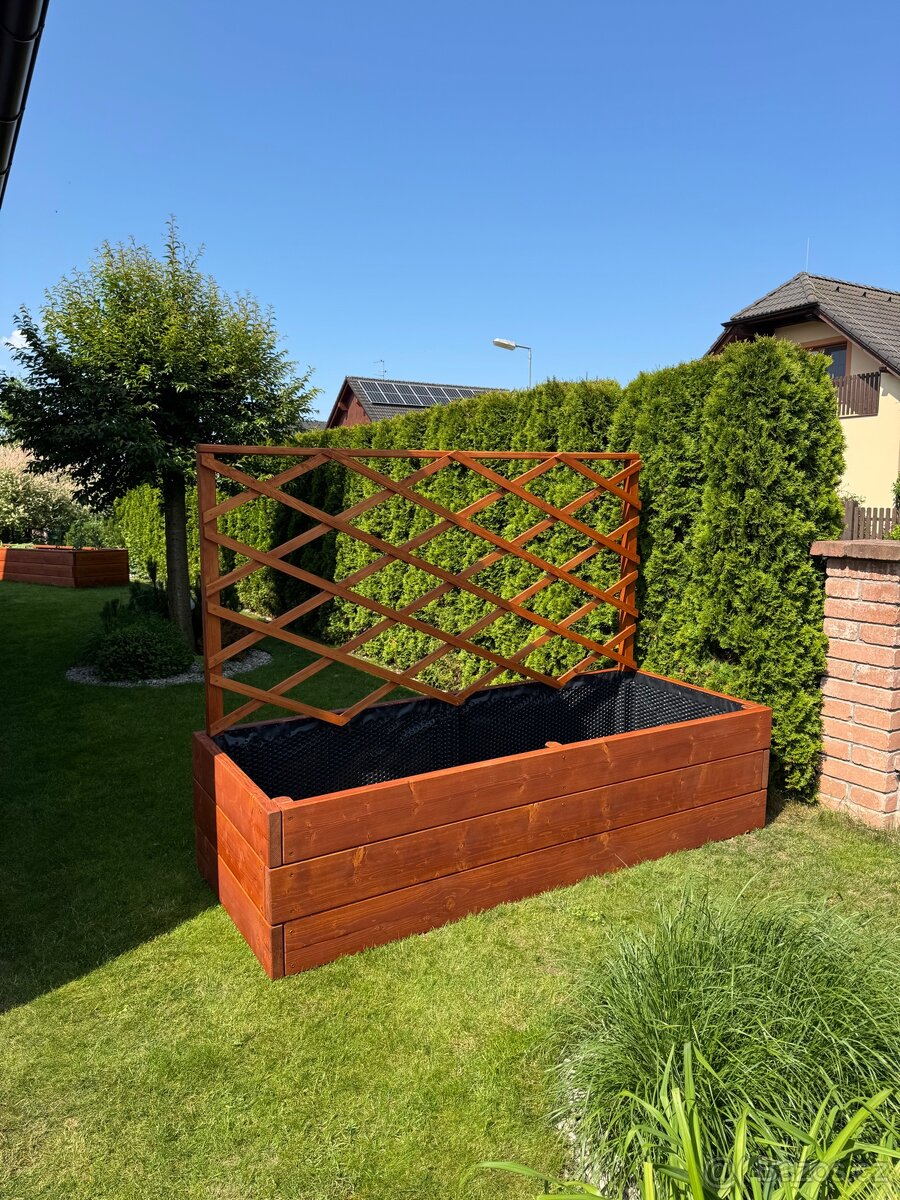 Vyvýšený záhon se zástěnou - 4