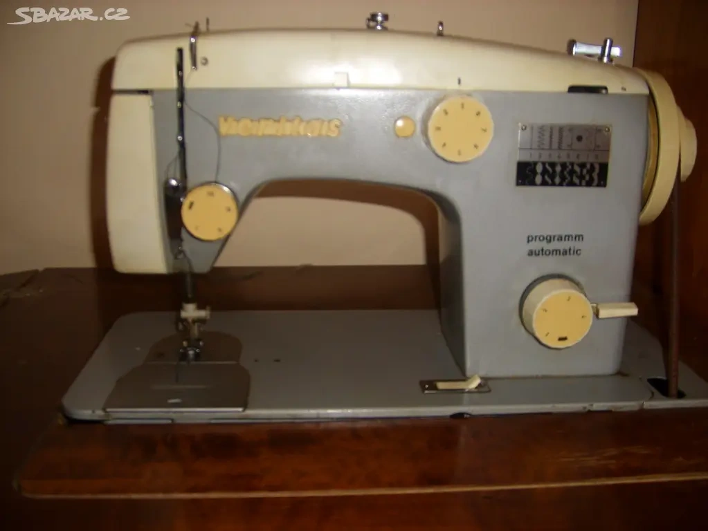 Prodám starší šicí stroj. - 4