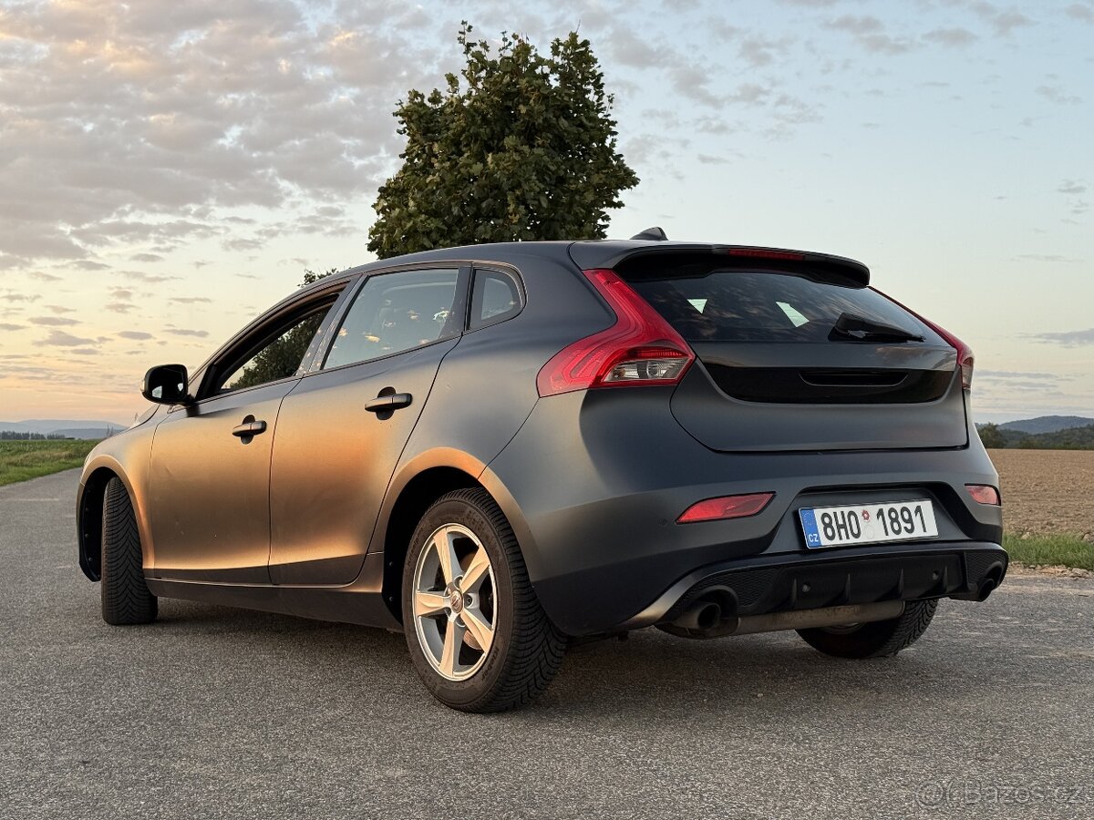 Volvo V40 T2 88kw 1.6 benzín manuál - 4
