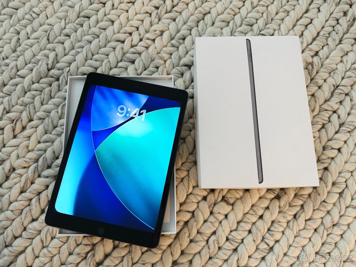 Apple iPad 8 128GB Space Gray - 4