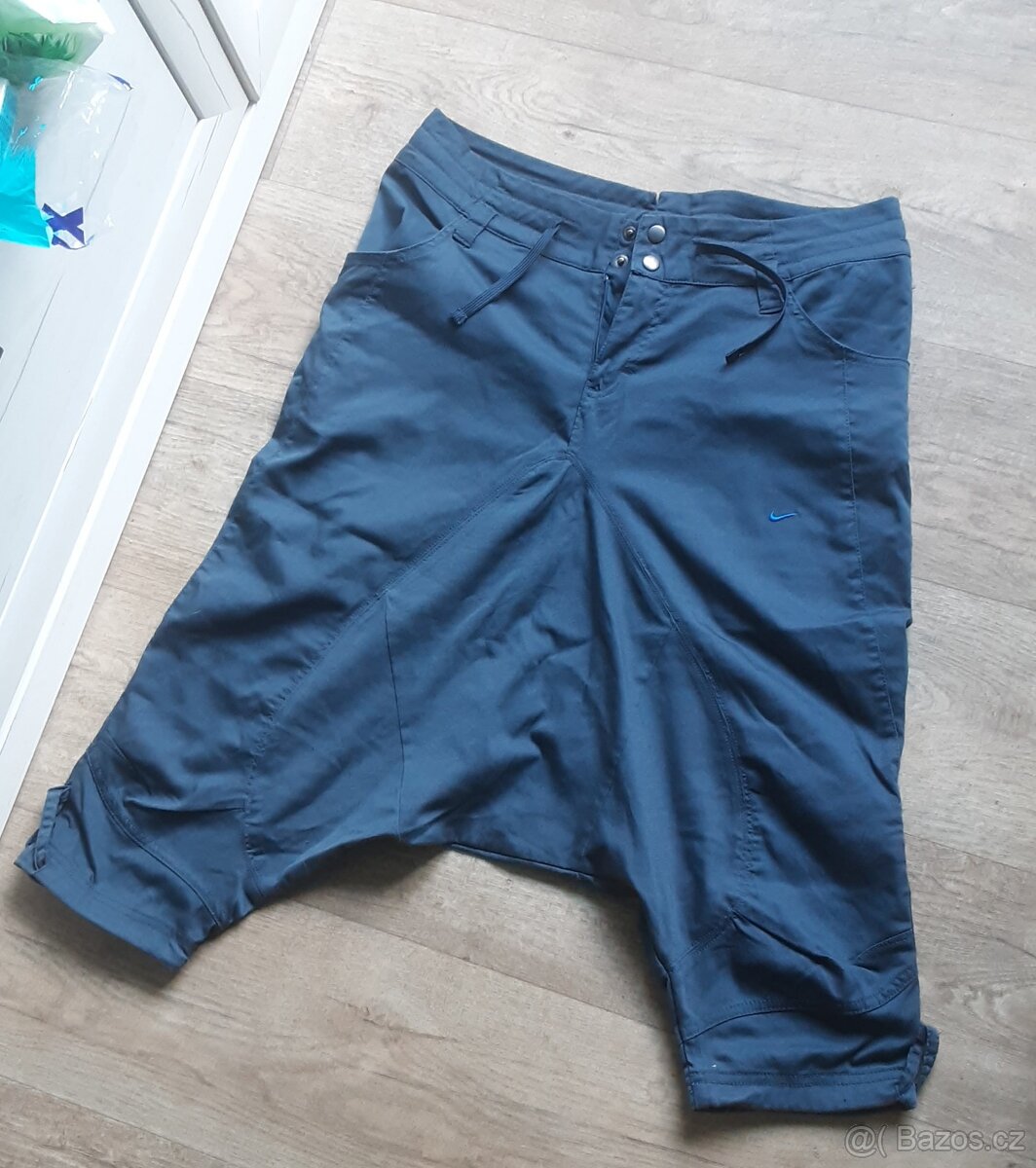 Kalhoty Nike se spadlým sedem - 4