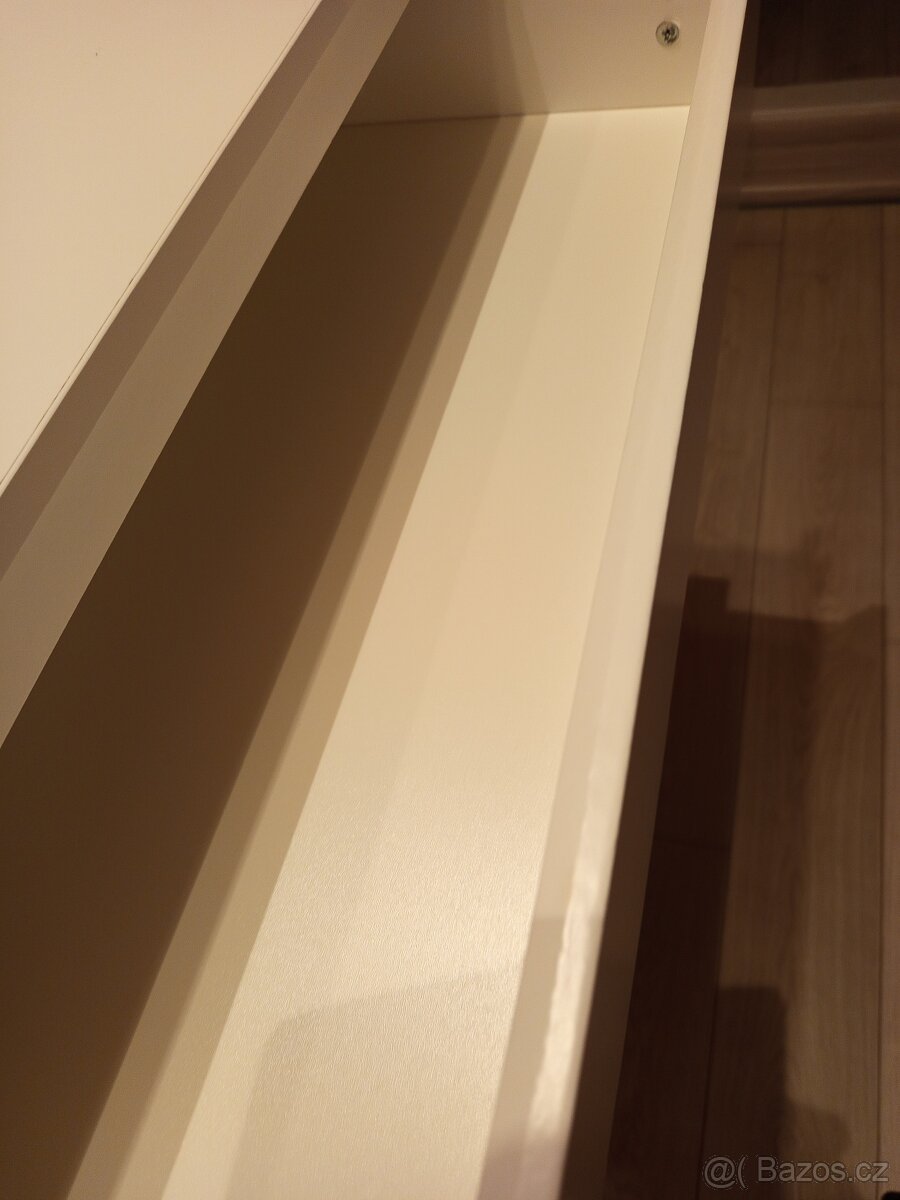 Bílá šuplíková komoda - 4