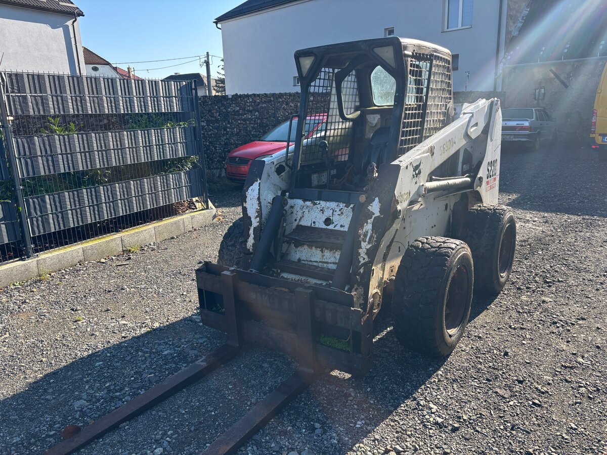 Bobcat S220-smykový nakladač - 4