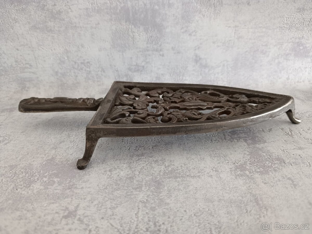 Velmi stará velká podložka pod starou žehličku.. Krásná - 4