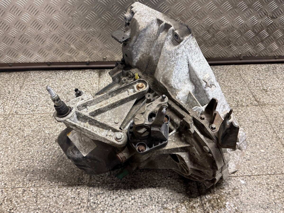 Motor Nissan 1.6i HR16 a další díly - 4