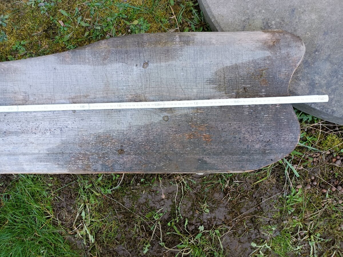 Zadní strana lavice, opěradlo lavičky - 4